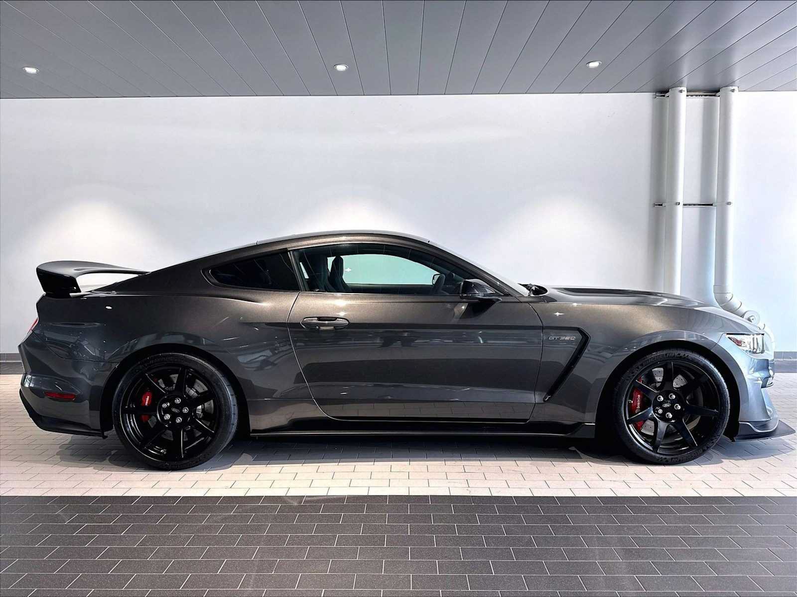 Used 2018 Ford Mustang Shelby GT350R w/ GT350R Equipment Group 920A RWD image 12