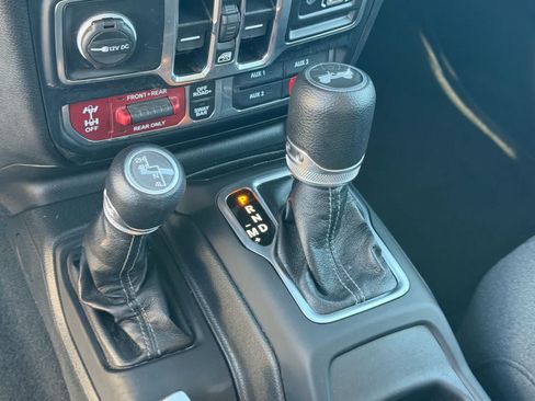 Used 2024 Jeep Wrangler Unlimited Rubicon AWD/4WD image 30