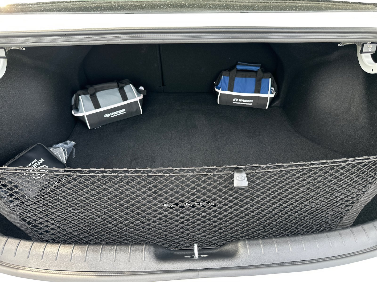 Certified 2025 Hyundai Elantra Limited w/ Cargo Package FWD image 13