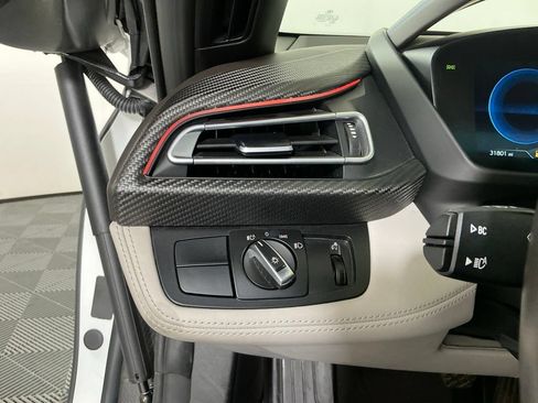 Used 2019 BMW i8 Roadster AWD/4WD image 16