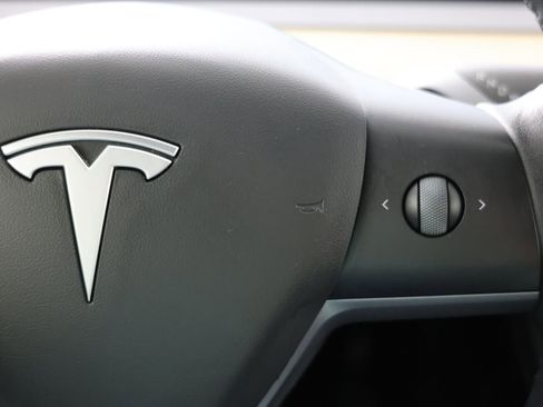 Used 2021 Tesla Model Y Long Range AWD/4WD image 24