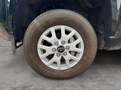 Certified 2025 Toyota Tacoma SR5 AWD/4WD image 9