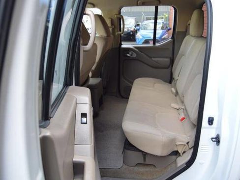 Used 2013 Nissan Frontier SV image 35