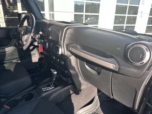 Used 2017 Jeep Wrangler Unlimited Sport w/ Quick Order Package 24S AWD/4WD image 21