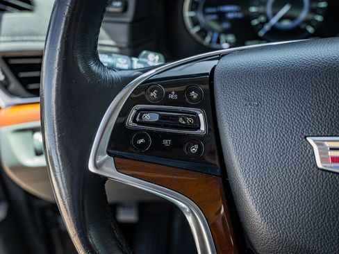 Used 2018 Cadillac Escalade Luxury AWD/4WD image 24