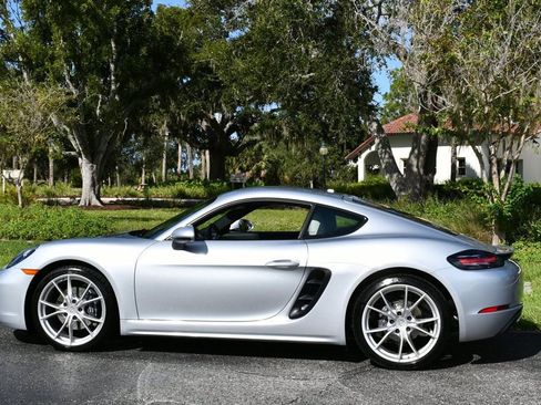 Used 2018 Porsche 718 Cayman RWD image 25