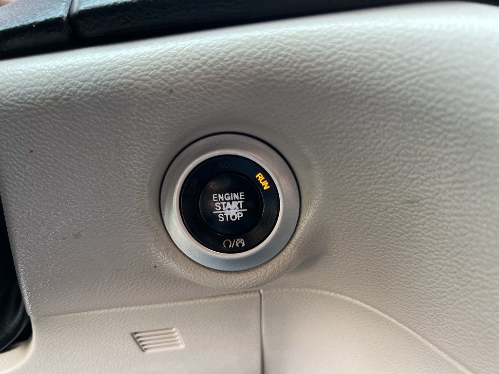 Used 2017 Chrysler Pacifica Touring-L FWD image 22