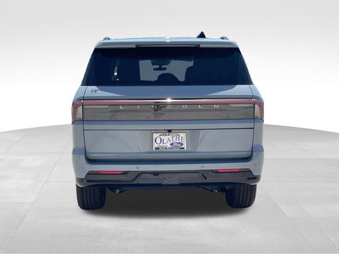 New 2026 Lincoln Navigator Reserve w/ Jet Appearance Package AWD/4WD image 4
