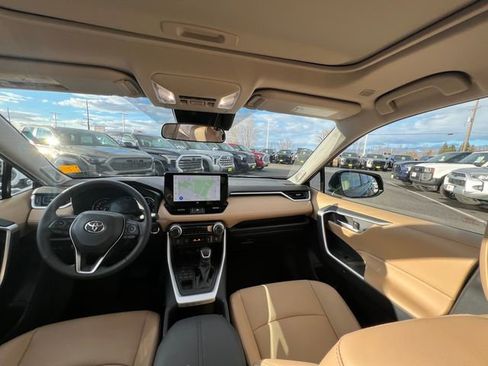 Used 2025 Toyota RAV4 XLE Premium image 5