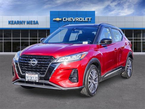 Used 2023 Nissan Kicks SR image 3