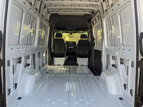 New 2024 Mercedes-Benz Sprinter 2500 w/ Acoustic Package image 7