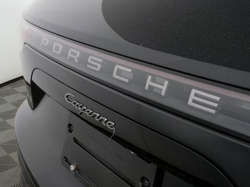 Used 2022 Porsche Cayenne image 39