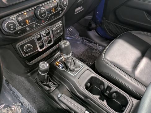 Used 2020 Jeep Wrangler Unlimited Sahara AWD/4WD image 14