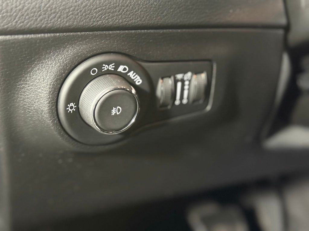 Used 2019 Jeep Compass Latitude AWD/4WD image 17