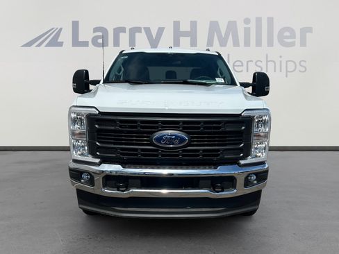 New 2025 Ford F350 XL w/ XL Chrome Package image 8