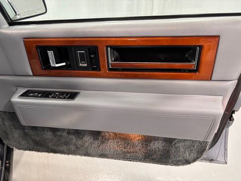 Used 1990 Cadillac Fleetwood Sedan image 21