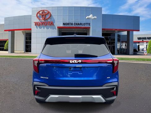 Used 2024 Kia Seltos LX AWD/4WD image 6