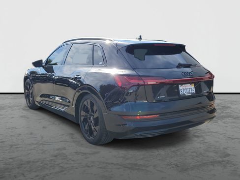 Used 2022 Audi e-tron Premium w/ Convenience Plus Package image 3
