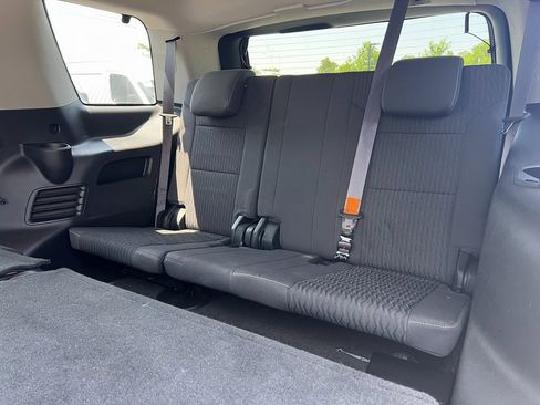 Used 2017 GMC Yukon SLE w/ SLE Value Package image 28