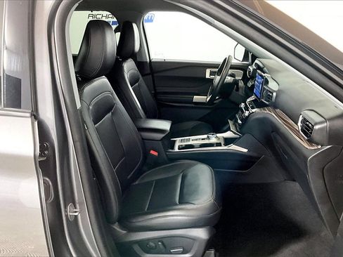Certified 2024 Ford Explorer Limited image 6