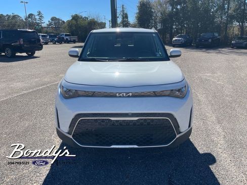 Used 2023 Kia Soul LX w/ LX Technology Package image 3