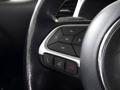 Used 2018 Jeep Renegade Latitude w/ Safety & Security Group AWD/4WD image 22