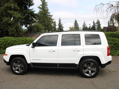 Used 2015 Jeep Patriot High Altitude AWD/4WD image 13