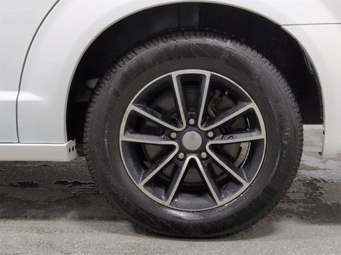 Certified 2018 Dodge Grand Caravan SXT w/ Driver Convenience Group image 14