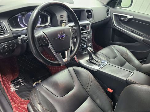 Used 2016 Volvo V60 T5 Cross Country Platinum w/ Climate Package image 24