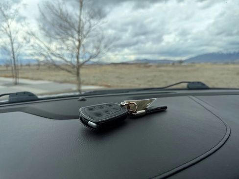 Used 2019 Cadillac Escalade ESV Premium Luxury image 31