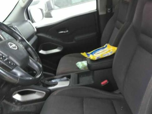 Used 2022 Nissan Frontier SV image 5