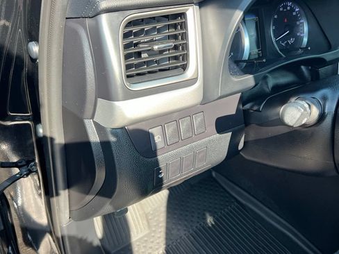 Used 2019 Toyota Highlander LE AWD/4WD image 15