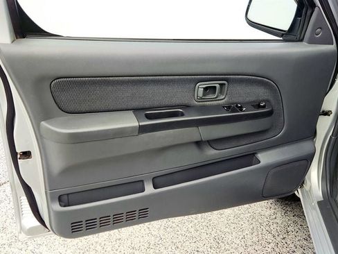 Used 2004 Nissan Frontier XE w/ (VTP) Value Truck Pkg image 10