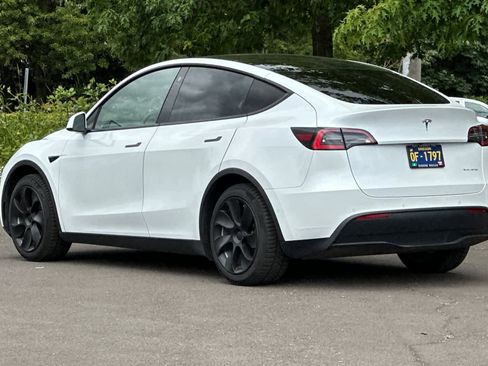 Used 2021 Tesla Model Y Long Range AWD/4WD image 6