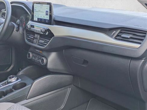 Used 2022 Ford Escape SE w/ SE Sport Appearance Package image 18
