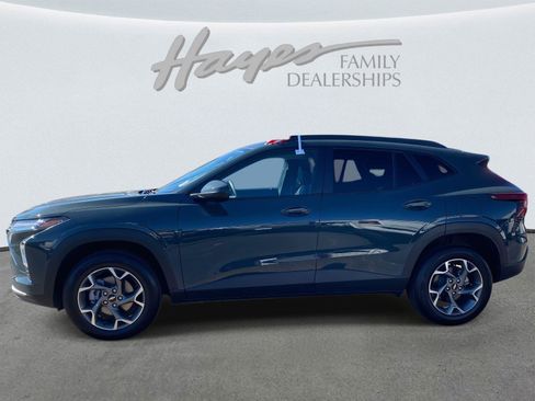 Used 2025 Chevrolet Trax LT image 37