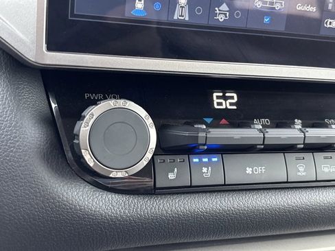 Used 2024 Toyota Tundra Limited image 34