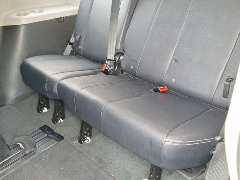 Used 2017 Toyota Sienna SE Premium image 15