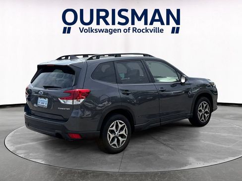 Used 2022 Subaru Forester Premium AWD/4WD image 6