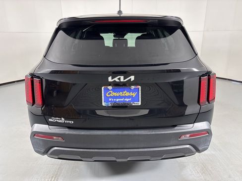 Used 2023 Kia Sorento LX FWD image 7