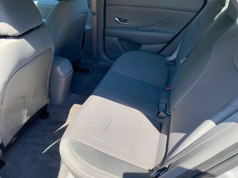 Used 2022 Hyundai Elantra SE w/ Cargo Package FWD image 17