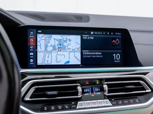 Used 2021 BMW X5 M50i image 25