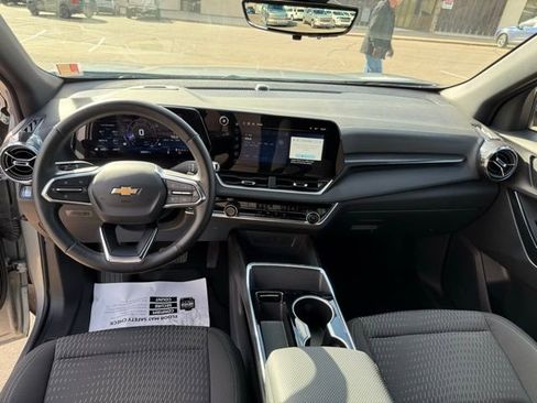 Used 2025 Chevrolet Equinox LT w/ Safety and Technology Package image 27