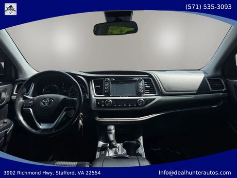 Used 2019 Toyota Highlander Plus AWD/4WD image 25