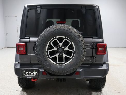 Used 2025 Jeep Wrangler Unlimited Rubicon image 3