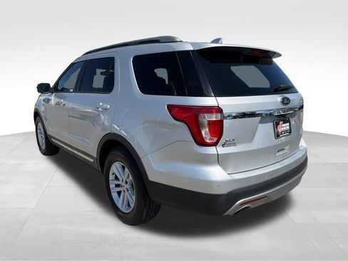 Used 2017 Ford Explorer XLT w/ Equipment Group 202A FWD image 5