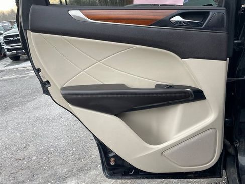 Used 2017 Lincoln MKC Select w/ Select Plus Package image 10