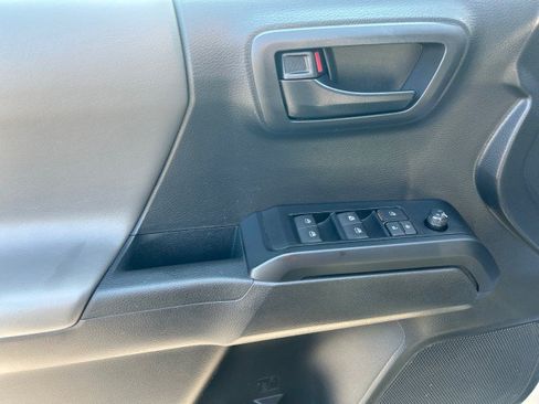Used 2022 Toyota Tacoma SR AWD/4WD image 10