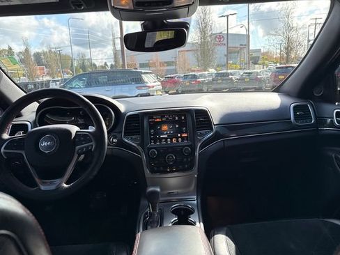 Used 2017 Jeep Grand Cherokee Trailhawk w/ Trailhawk Luxury Group AWD/4WD image 11