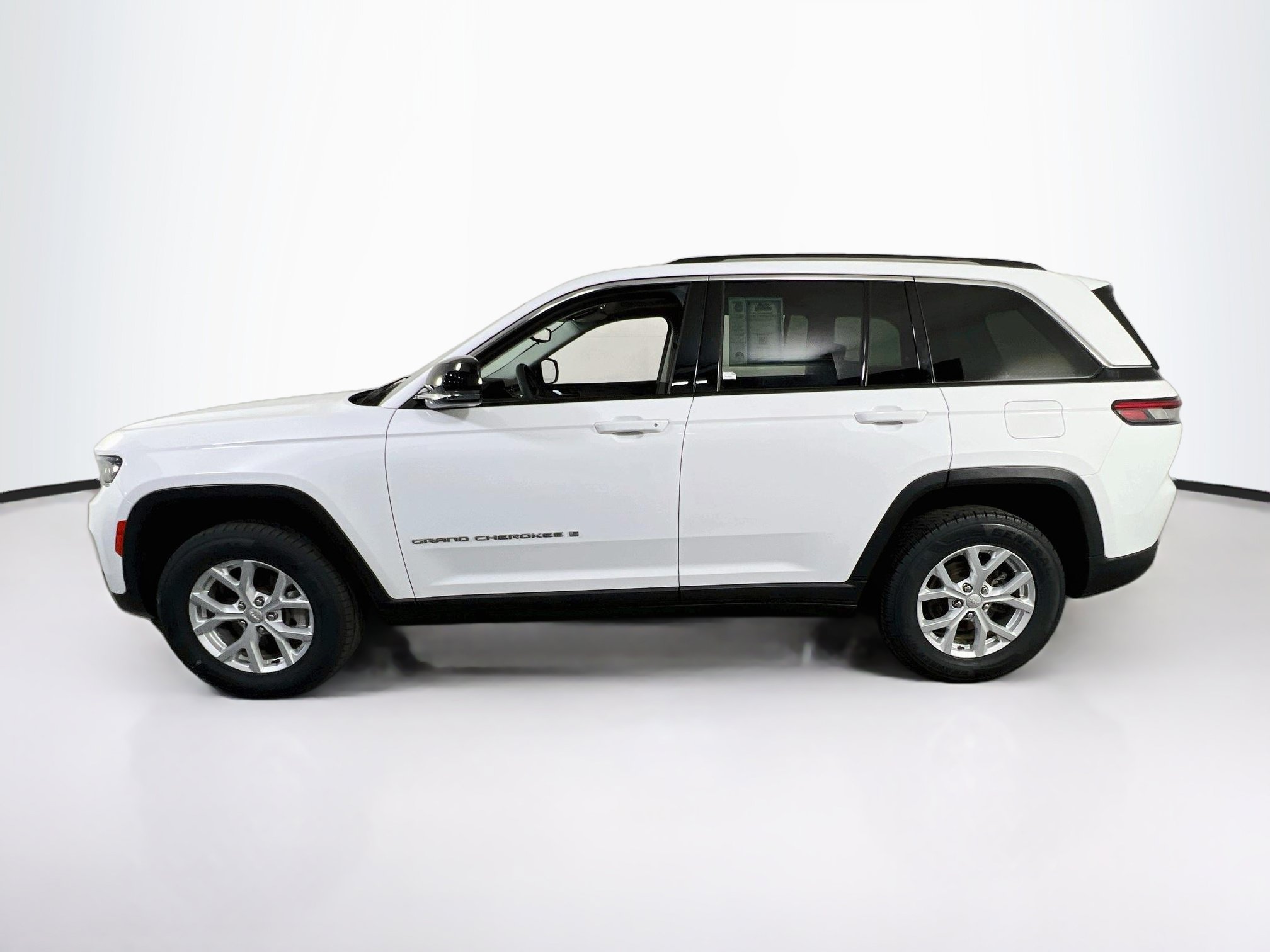 Used 2023 Jeep Grand Cherokee Limited AWD/4WD image 8